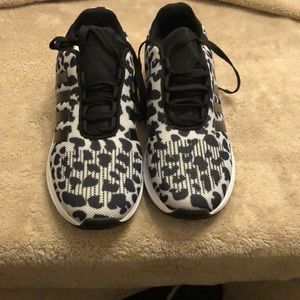 Oli Jolimall tennis shoes, size 9, leopard print